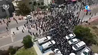 国足气晕现场球迷 国足气晕现场球迷