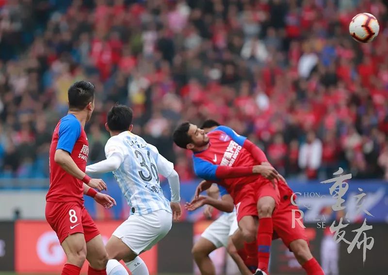 游戏平台-包含重庆斯威迎战广州富力，争夺关键胜利的词条