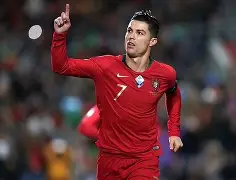 西班牙足球赛场上的明星球员大揭秘！的简单介绍